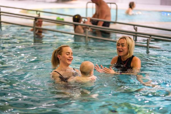 Babysvømming: 3-6 mnd