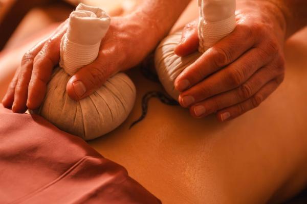 Hot Poultice Massage: 45 Minutes*