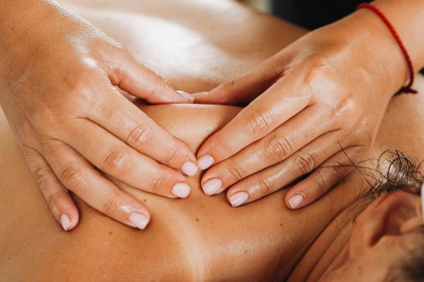 Maternity Back, Neck & Shoulder Massage with Calming Scalp Massage