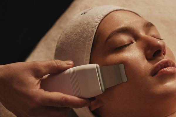 Elemis Expert Tech + Facial