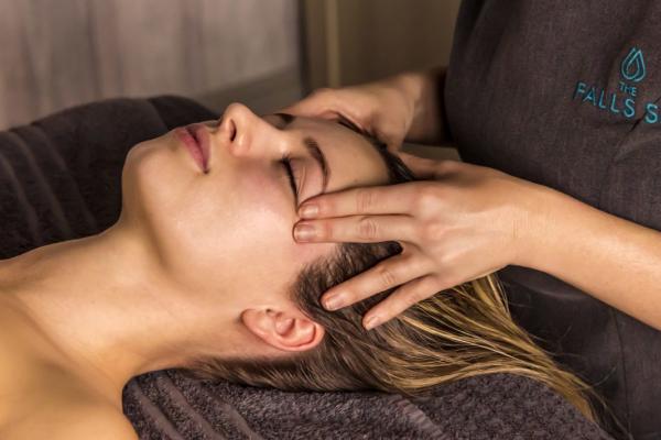 ELEMIS EXPERT™ TOUCH  DEFINE FACIAL