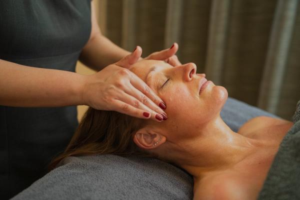 GAIA Everglowing Face & Body | 60 Minute