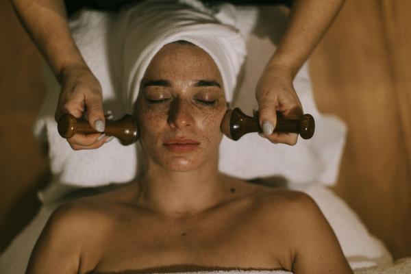 1.5 hr | Holistic Facial Therapy