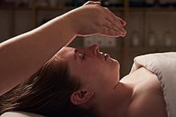 The Ultimate Pro Glow Facial (60 Minutes)