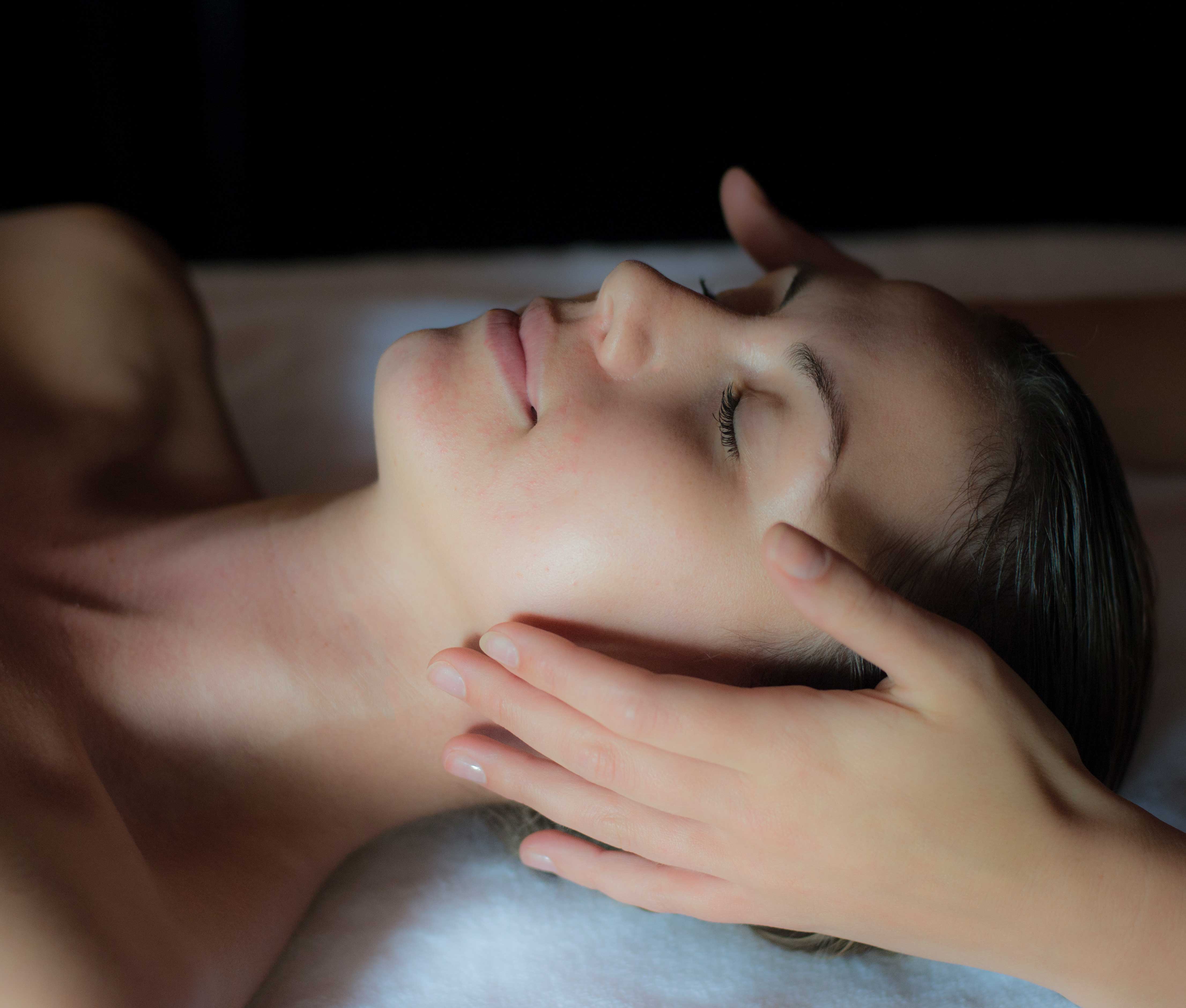 REPOSE AROMATHERAPY FACIAL