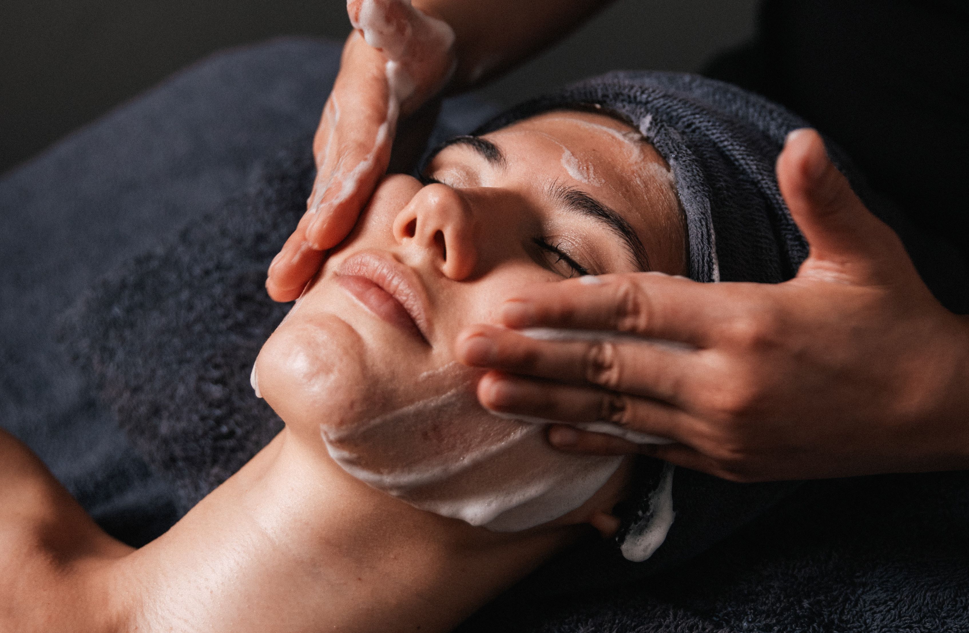 20' Back Refresh & 30' Bespoke Massage & 30' Bespoke Facial