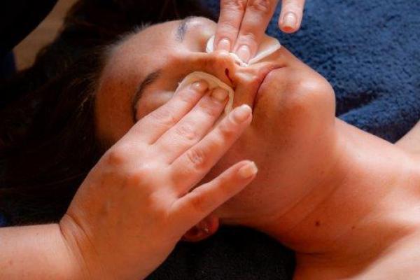 Neal's Yard Remedies 60 minute Facial