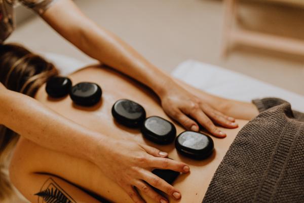 Hot Stone Massage 90 Minute