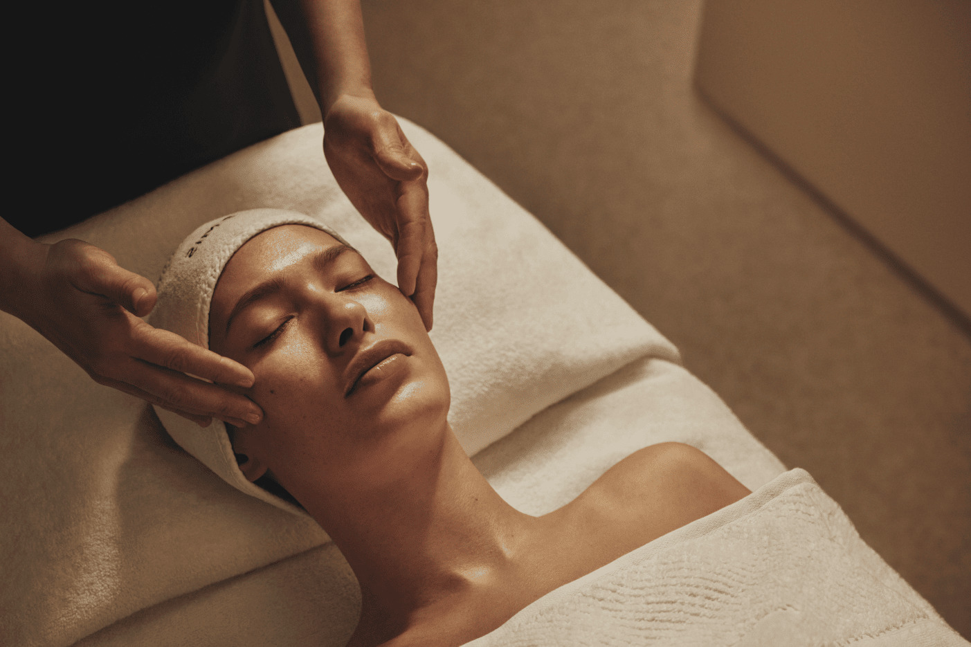 Elemis Expert Touch Facial 25mins