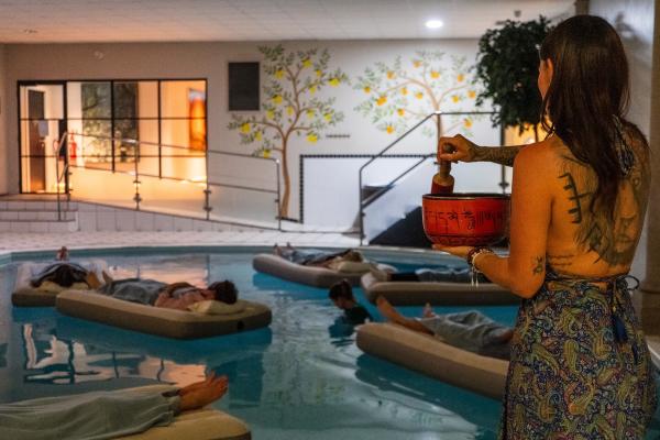 Floating sound bath experience